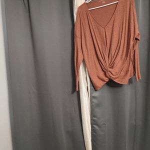 Twist front AE soft shirt